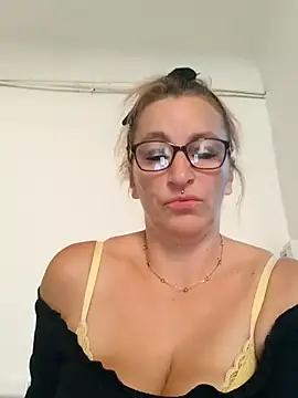 Fifi83Bell online show from 10-07-25, 11:55