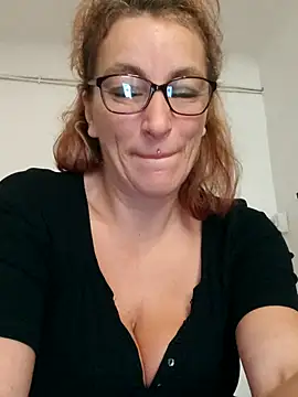 Fifi83Bell online show from 11-16-25, 12:54