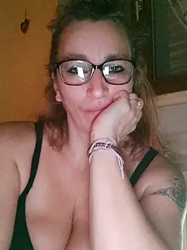 Fifi83Bell online show from 12-19-25, 10:45