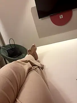 nanaisbackk online show from 12-15-25, 07:20