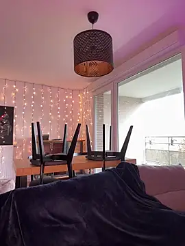 LaPetiteKim online show from 12-22-25, 01:00