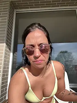 LaPetiteKim online show from 04-09-26, 07:47