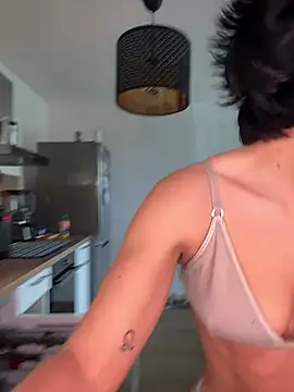 LaPetiteKim online show from 04-04-26, 10:11