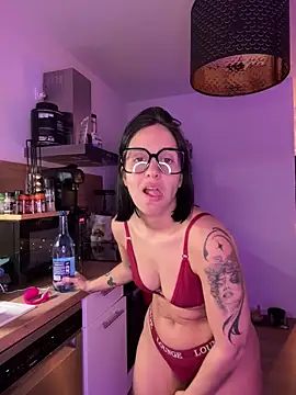 LaPetiteKim online show from 02-04-26, 08:37