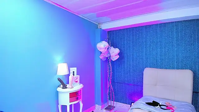 LeaMoreau22 online show from 12-20-25, 12:19