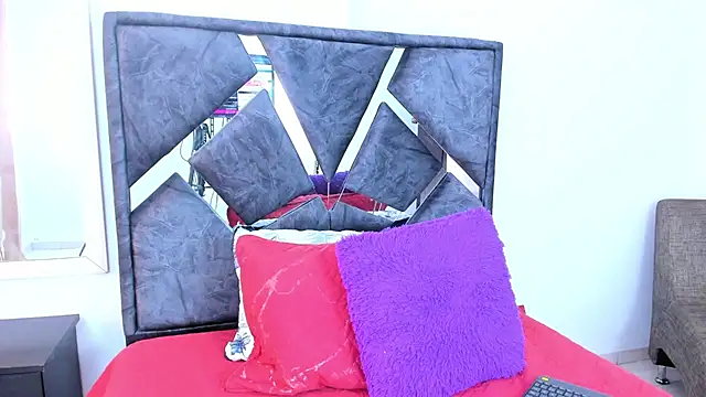 mia fox4 online show from 12-01-25, 12:39