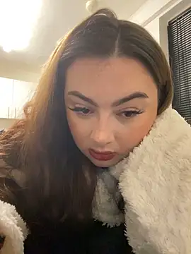 Snapshot of MadelineLeah chatting on 06-11-26, 01:16 MadelineLeah online show from 06-11-26, 01:16
