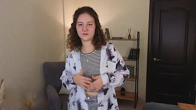 Snapshot of BrendaScot chatting on 10-20-25, 01:11 BrendaScot online show from 10-20-25, 01:11