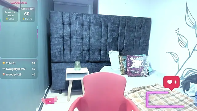 Charlotte  Gray online show from 12-21-25, 07:54