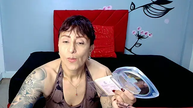 Snapshot of Charlotte__Gray chatting on 10-11-25, 12:28 Charlotte Gray online show from 10-11-25, 12:28