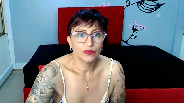 Snapshot of Charlotte__Gray chatting on 10-09-25, 05:19 Charlotte Gray online show from 10-09-25, 05:19