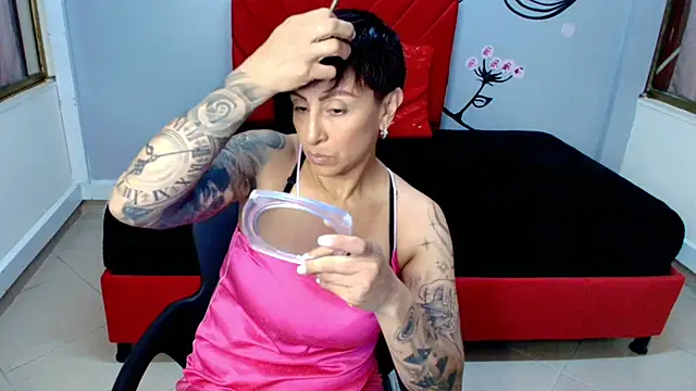 Snapshot of Charlotte__Gray chatting on 10-12-25, 12:17 Charlotte Gray online show from 10-12-25, 12:17