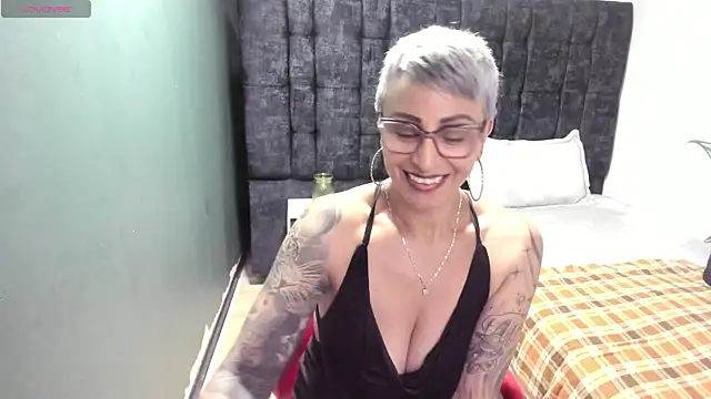 Charlotte  Gray online show from 12-13-25, 08:04