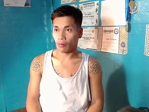 Snapshot of Cute_Lucas chatting on 10-20-25, 03:23 Cute Lucas online show from 10-20-25, 03:23