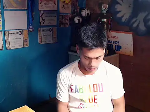 Snapshot of Cute_Lucas chatting on 10-17-25, 11:45 Cute Lucas online show from 10-17-25, 11:45