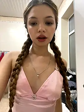  Siennaaa  online show from 10-10-25, 09:26