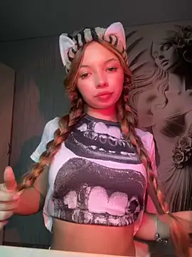  Siennaaa  online show from 10-09-25, 08:53