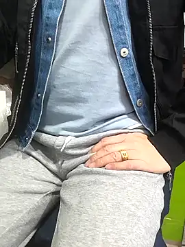 Snapshot of chougegg0214 chatting on 11-16-25, 11:04 chougegg0214 online show from 11-16-25, 11:04