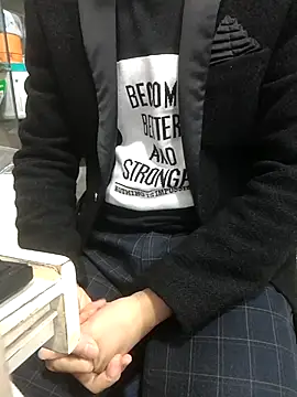 Snapshot of chougegg0214 chatting on 11-13-25, 11:14 chougegg0214 online show from 11-13-25, 11:14