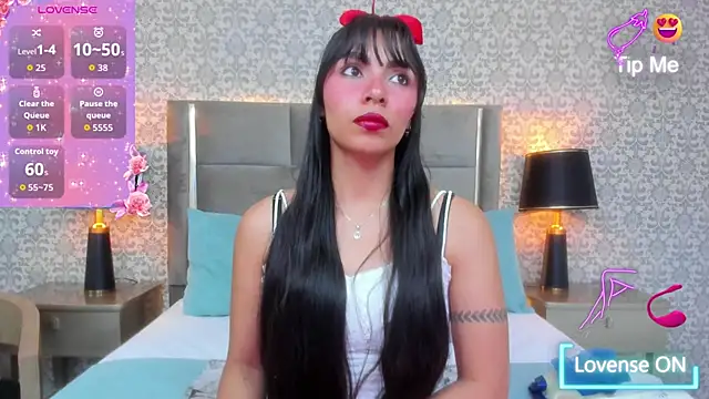 Snapshot of KoralBlum chatting on 11-15-25, 01:20 KoralBlum online show from 11-15-25, 01:20