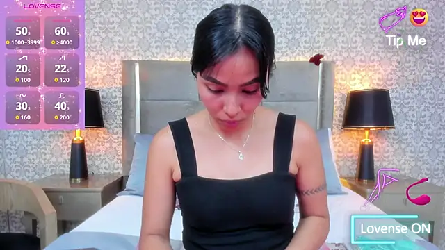 Snapshot of KoralBlum chatting on 01-08-26, 01:33 KoralBlum online show from 01-08-26, 01:33