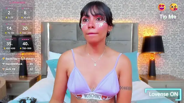 Snapshot of KoralBlum chatting on 10-25-25, 02:00 KoralBlum online show from 10-25-25, 02:00