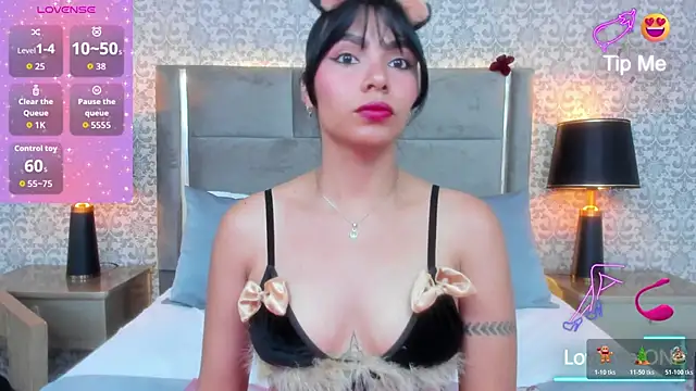 Snapshot of KoralBlum chatting on 12-15-25, 12:38 KoralBlum online show from 12-15-25, 12:38