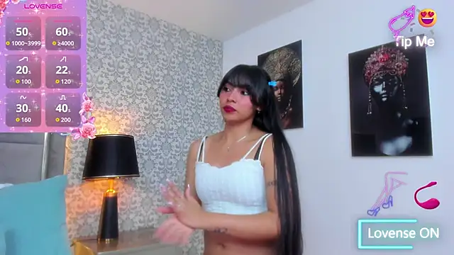 Snapshot of KoralBlum chatting on 11-26-25, 01:38 KoralBlum online show from 11-26-25, 01:38