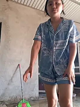 Snapshot of nhimxu chatting on 10-12-25, 02:24 nhimxu online show from 10-12-25, 02:24