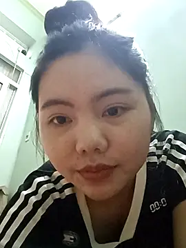 Snapshot of nhimxu chatting on 10-18-25, 01:35 nhimxu online show from 10-18-25, 01:35