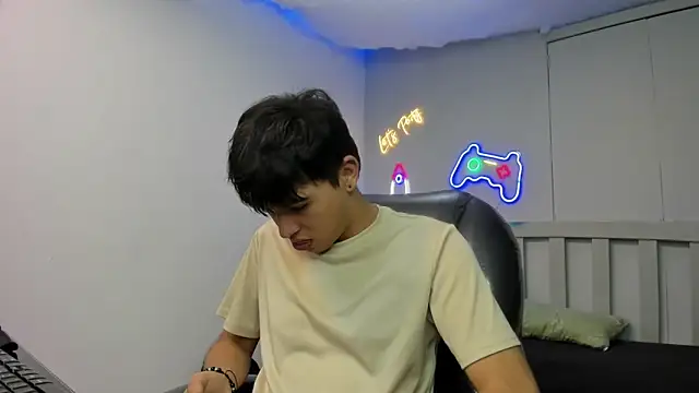 StiwenTwink online show from 12-05-25, 07:45