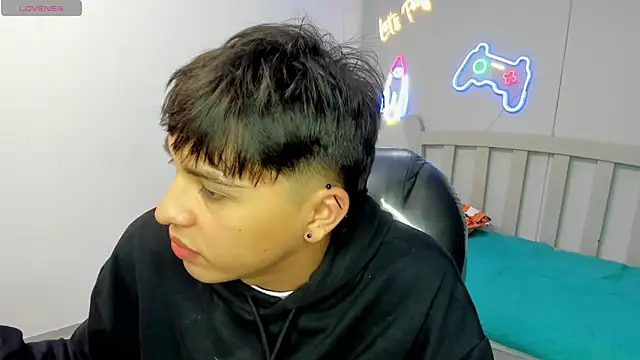 StiwenTwink online show from 11-07-25, 01:59