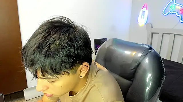 StiwenTwink online show from 11-17-25, 04:11