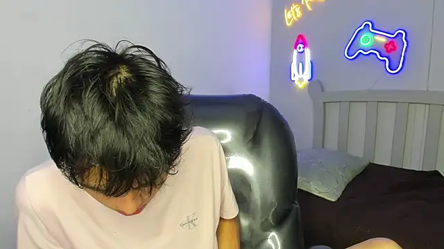 StiwenTwink online show from 10-02-25, 03:04