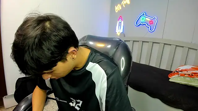 StiwenTwink online show from 12-03-25, 12:59