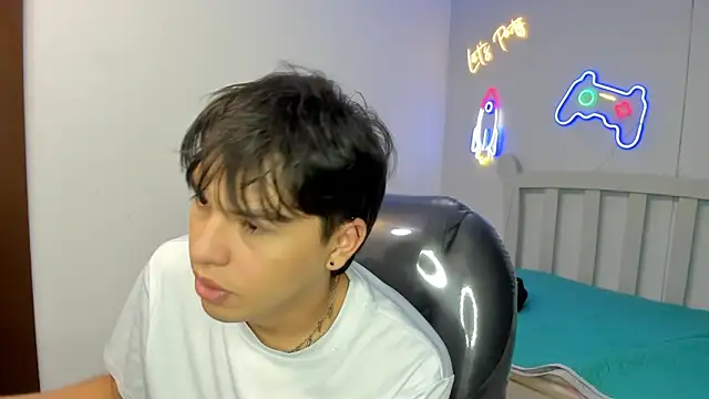 StiwenTwink online show from 11-04-25, 12:42