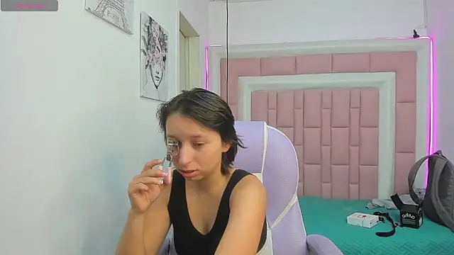 Snapshot of Klaret_Toy chatting on 05-19-26, 07:10 Klaret Toy online show from 05-19-26, 07:10