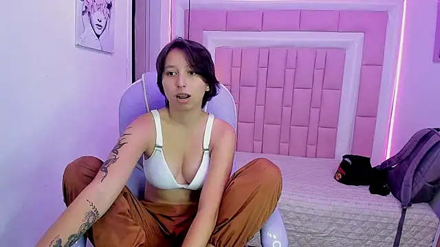 Snapshot of Klaret_Toy chatting on 07-23-26, 08:27 Klaret Toy online show from 07-23-26, 08:27