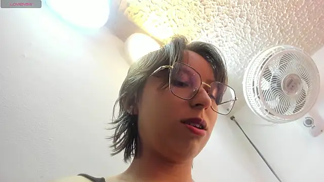 Snapshot of Klaret_Toy chatting on 05-14-26, 08:06 Klaret Toy online show from 05-14-26, 08:06