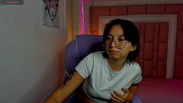 Snapshot of Klaret_Toy chatting on 05-31-26, 06:09 Klaret Toy online show from 05-31-26, 06:09