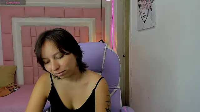 Snapshot of Klaret_Toy chatting on 06-11-26, 07:33 Klaret Toy online show from 06-11-26, 07:33