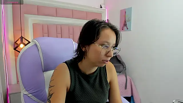 Snapshot of Klaret_Toy chatting on 06-06-26, 06:35 Klaret Toy online show from 06-06-26, 06:35