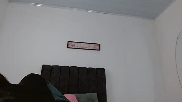 ManuelaDelgado online show from 10-11-25, 04:30