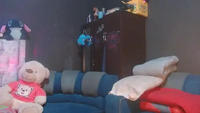 kendall cherry  online show from 10-11-25, 02:45