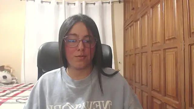 Snapshot of Venus_cat_ chatting on 07-09-26, 03:29 Venus cat online show from 07-09-26, 03:29