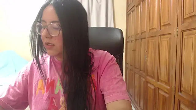 Snapshot of Venus_cat_ chatting on 07-05-26, 01:54 Venus cat online show from 07-05-26, 01:54