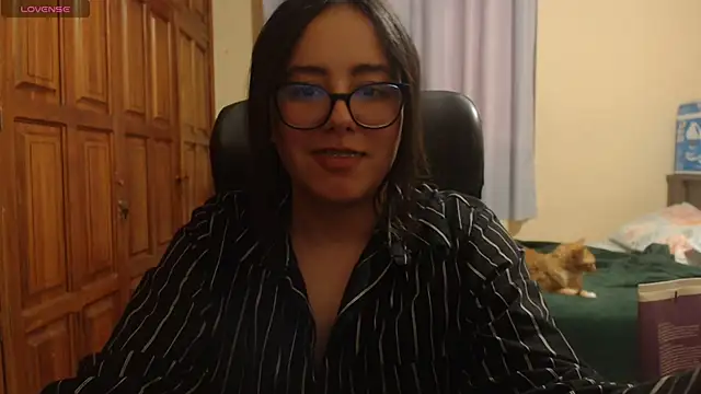 Venus cat  online show from 12-16-25, 10:47