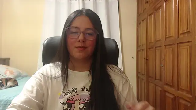 Snapshot of Venus_cat_ chatting on 07-25-26, 01:35 Venus cat online show from 07-25-26, 01:35