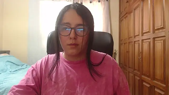 Snapshot of Venus_cat_ chatting on 06-20-26, 02:55 Venus cat online show from 06-20-26, 02:55