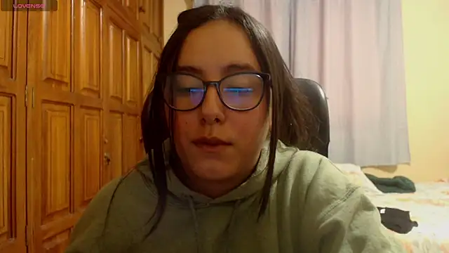 Venus cat  online show from 12-14-25, 08:42